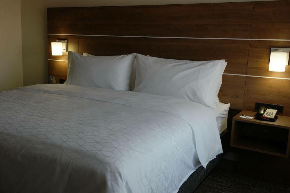 Holiday Inn Express Hotel & Suites Swansea By Ihg Exteriör bild